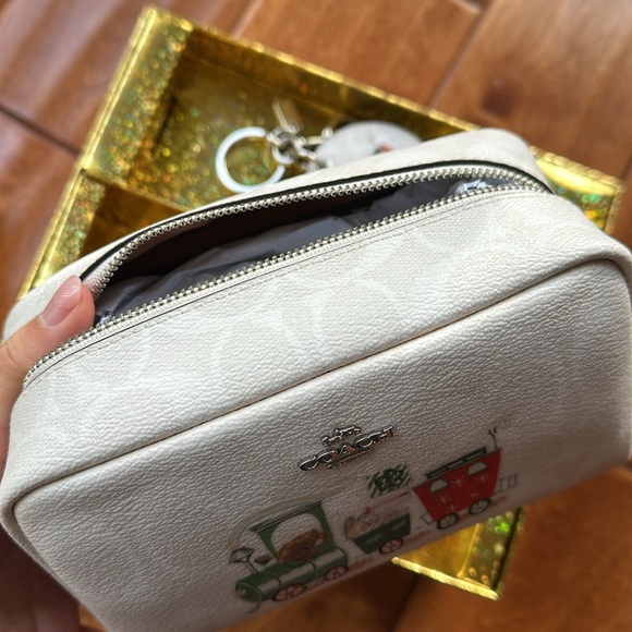 Coach Small Pouch - Picture 3 of 3